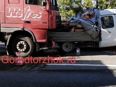 В смертельной аварии в Тверской области погиб дорожный рабочий - новости ТИА