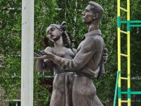 Тверской скульптор уберет торчащие соски с памятника выпускникам 1941 года - Новости ТИА