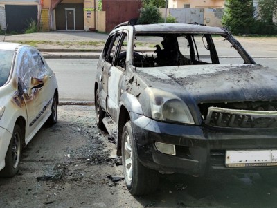 В Твери сгорел автомобиль Toyota Land Cruiser Prado - новости ТИА