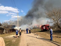 Очевидцы сняли на видео, как горит деревня в Тверской области - новости ТИА