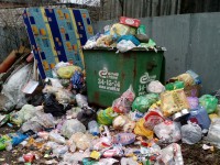 Двор в Твери утопает в мусоре - Народные Новости ТИА
