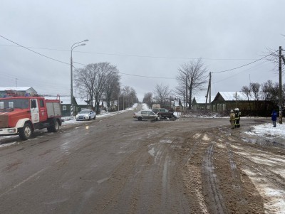 В Тверской области столкнулись две иномарки, есть пострадавший - Новости ТИА