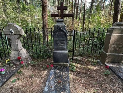 Митрополит Амвросий отслужил панихиду на Николо-Малицком кладбище - Новости ТИА