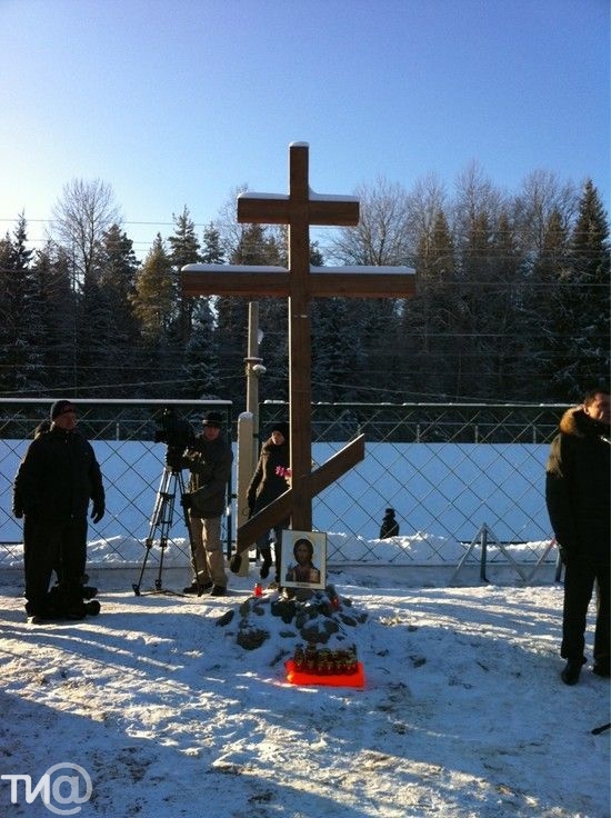 300 килограммовый лиственничный крест в память о георгии седове установлен на острове