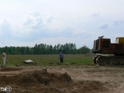 Сейчас владелец участка с дорогой Александр Тараненко активно ведет строительство, а потому собирается перекрыть проезд