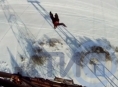 В Конаково смелый молодой человек прыгнул со 100 метровой опоры ЛЭП с парашютом. Прыжок зафиксировала камера - народные новости ТИА