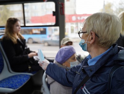 В автобусах Твери несознательным пассажирам раздают маски - новости ТИА