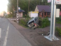 После столкновения с фурой Рено вылетел в кювет - Новости ТИА