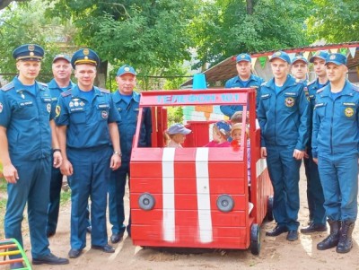 В Тверской области пожарные построили игрушечную спецмашину - новости ТИА