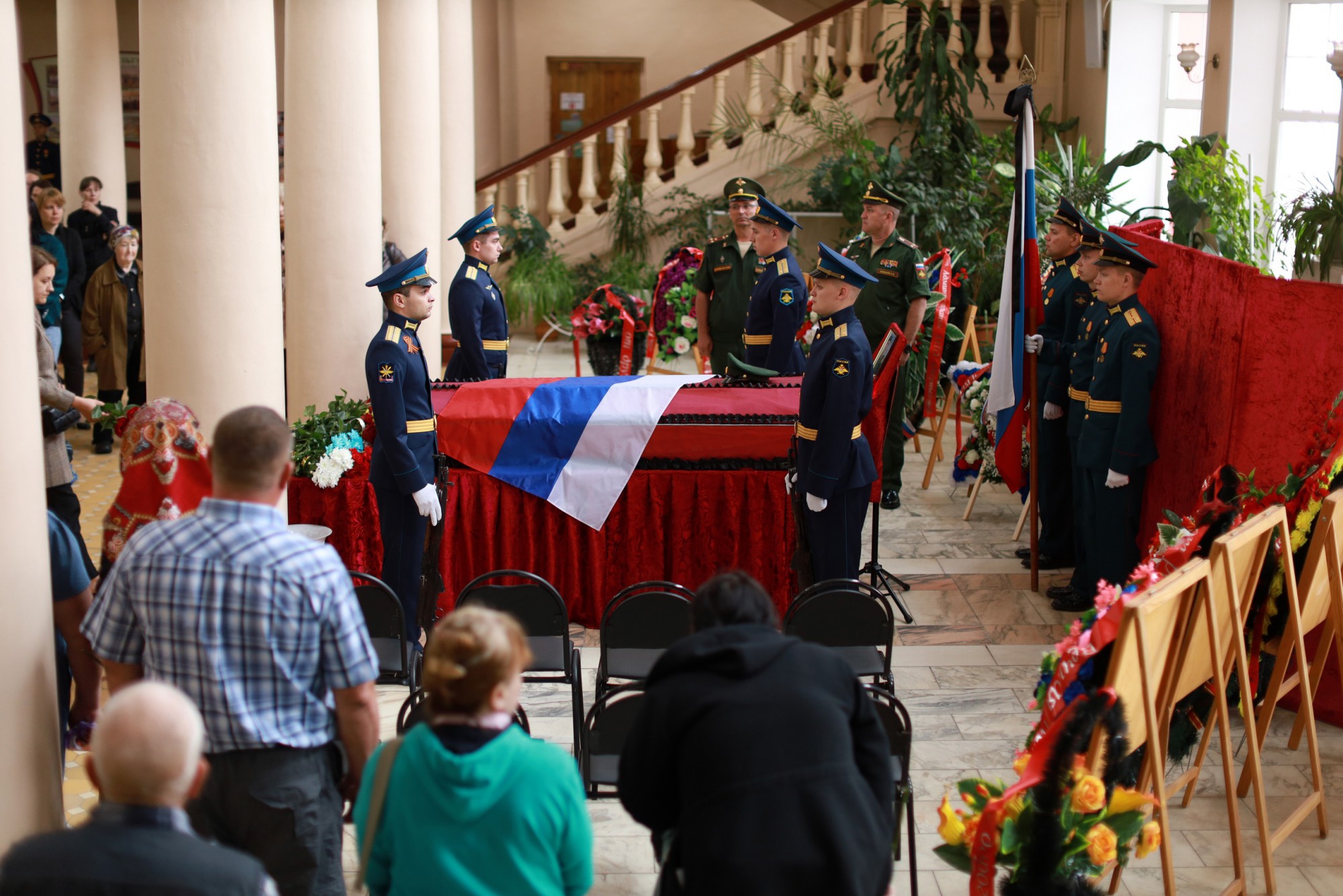 Прощание с военным. Похороны военнослужащего. Торжественные похороны военных. Прощание с военнослужащими погибшими на Украине.