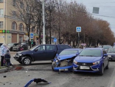 В Твери на Петербургском шоссе столкнулись три автомобиля - новости ТИА