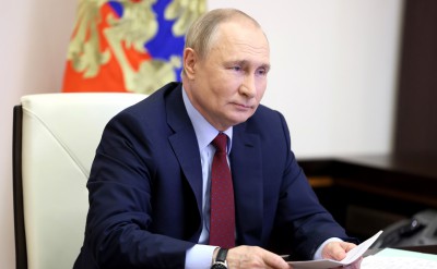 Путин предложил  "матери-героине" выплачивать миллион рублей - Новости ТИА