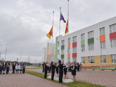 В школах Тверской области вводят церемонию поднятия флага и исполнения гимна - Новости ТИА