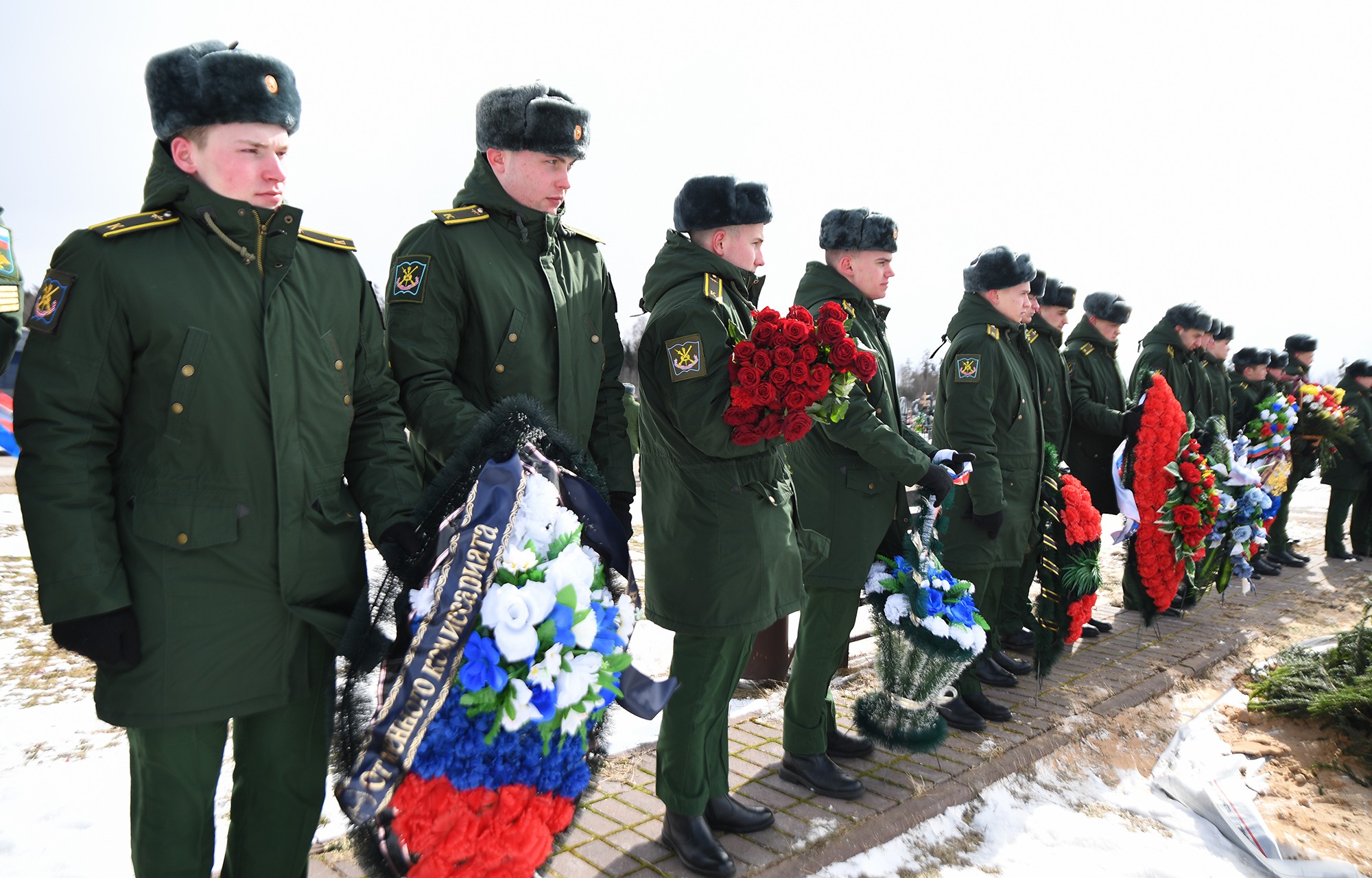 Сколько погибших всо. Прощание с военнослужащими. Простились с погибшим на Украине. Похороны военнослужащего. Прощание с погибшим солдатом.