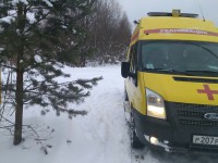 Скорая помощь в Тверской области добиралась до пациента на снегоходе и пешком через лес - новости ТИА
