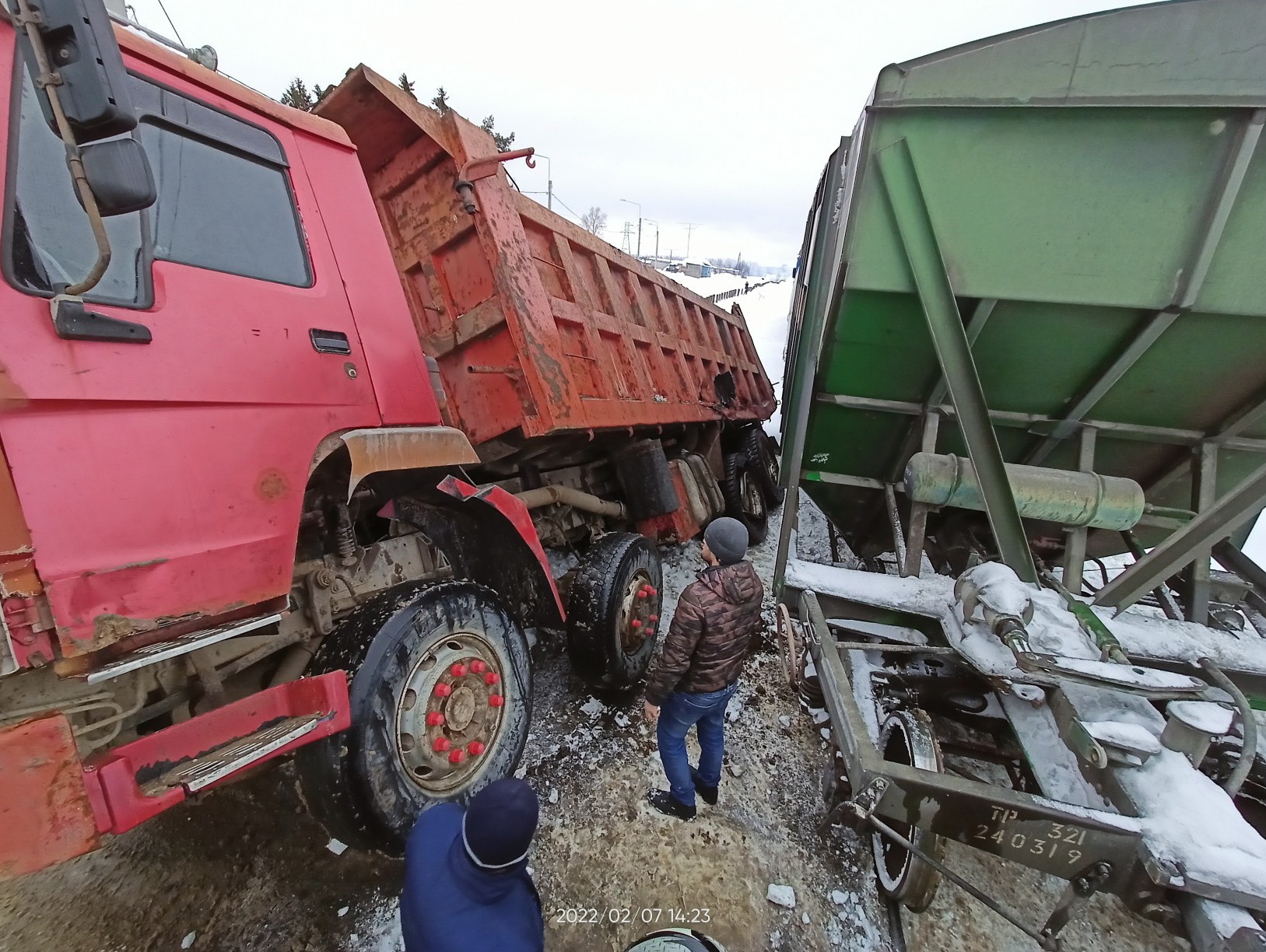 Авария на жд переезде в ярославской области. Грузовики столкнулись. Аварийный грузовик.