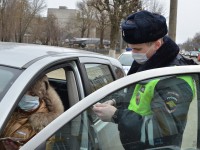 Сотрудники Госавтоинспекции проверяют, как водители и пешеходы соблюдают режим самоизоляции - новости ТИА