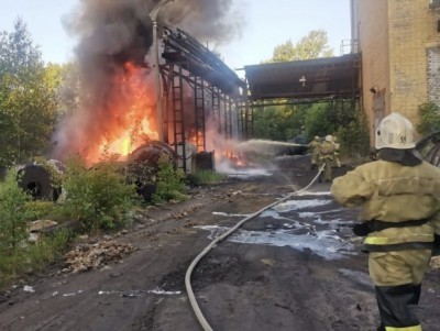 В Торжке на заброшенном заводе был пожар из-за бочек с горючими отходами - Новости ТИА