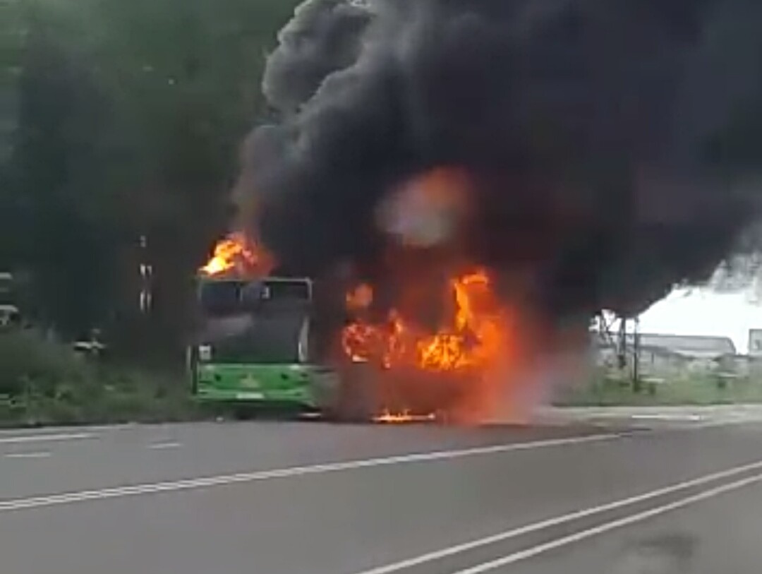 В Тверской области загорелся пассажирский автобус