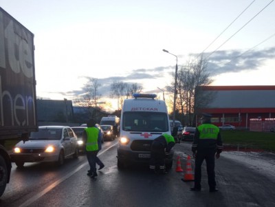В Твери спешащий на вызов автомобиль скорой помощи сбил подростка - Новости ТИА