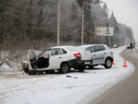 В Твери водитель автомобиля «Лада Гранта» пошел на обгон и спровоцировал серьезное ДТП с участием четырех машин - Новости ТИА