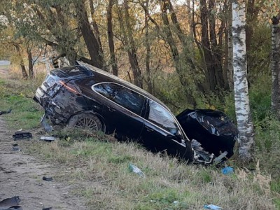 В Тверской области водитель на иномарке зацепил обочину и съехал в канаву - Новости ТИА