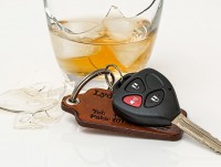 За повторное вождение в пьяном виде водителя приговорили к 200 часам обязательных работ и лишили прав - Новости ТИА