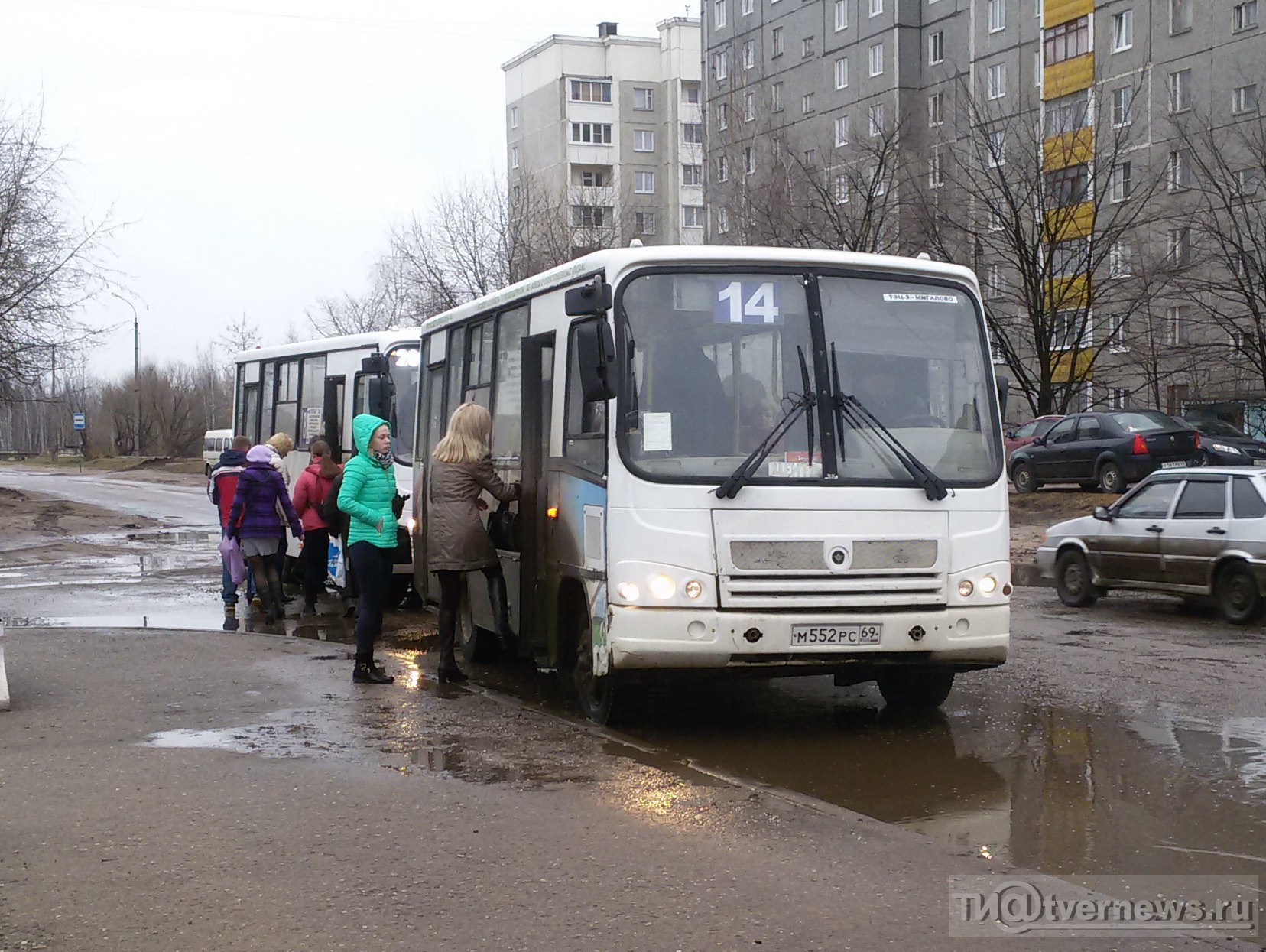 иди возьми с полки пирожок