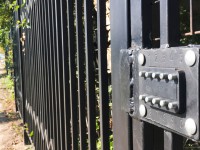 В Пролетарском районе Твери жители нескольких дворов поставили забор с откатными воротами  - Новости ТИА