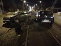 В Твери столкнулись «Ситроен» и «Рено», один из водителей в больнице - Новости ТИА