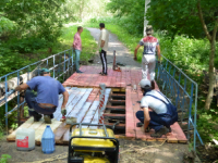 В Химинституте мостик через безымянный ручей отремонтируют на деньги ТОСа - Новости ТИА