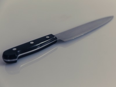Жительница Торжка двумя ножами угрожала инспектору ПДН - Новости ТИА