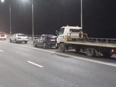В Твери эвакуатор врезался в два автомобиля  - Новости ТИА