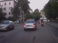 В Твери погоня полицейских за мотоциклом попала на запись видеорегистратора - Новости ТИА