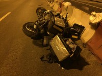 На трассе М-10 один мотоцикл сбил велосипедиста, другой - врезался в ограждение  - новости ТИА