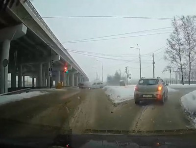 Опубликовано видео ДТП под Мигаловским мостом в Твери - Новости ТИА