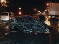 Страшная авария под Тверью: фура притерла легковушку к отбойнику и протащила несколько метров - Новости ТИА