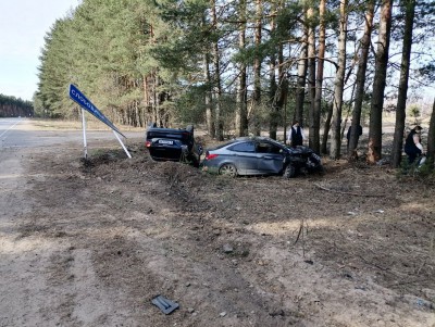 В Кимрах около кладбища два автомобиля улетели в кювет - Новости ТИА