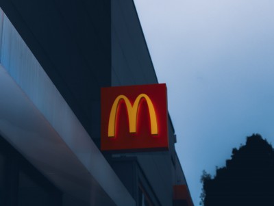 Рестораны "Макдоналдс" приостановят работу в России с 14 марта - Новости ТИА