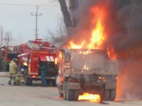 Во Ржеве во время движения вспыхнул КамАЗ - Новости ТИА