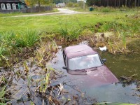 В Тверской области водитель "Жигулей" не заметил пруд и утопил машину - Новости ТИА