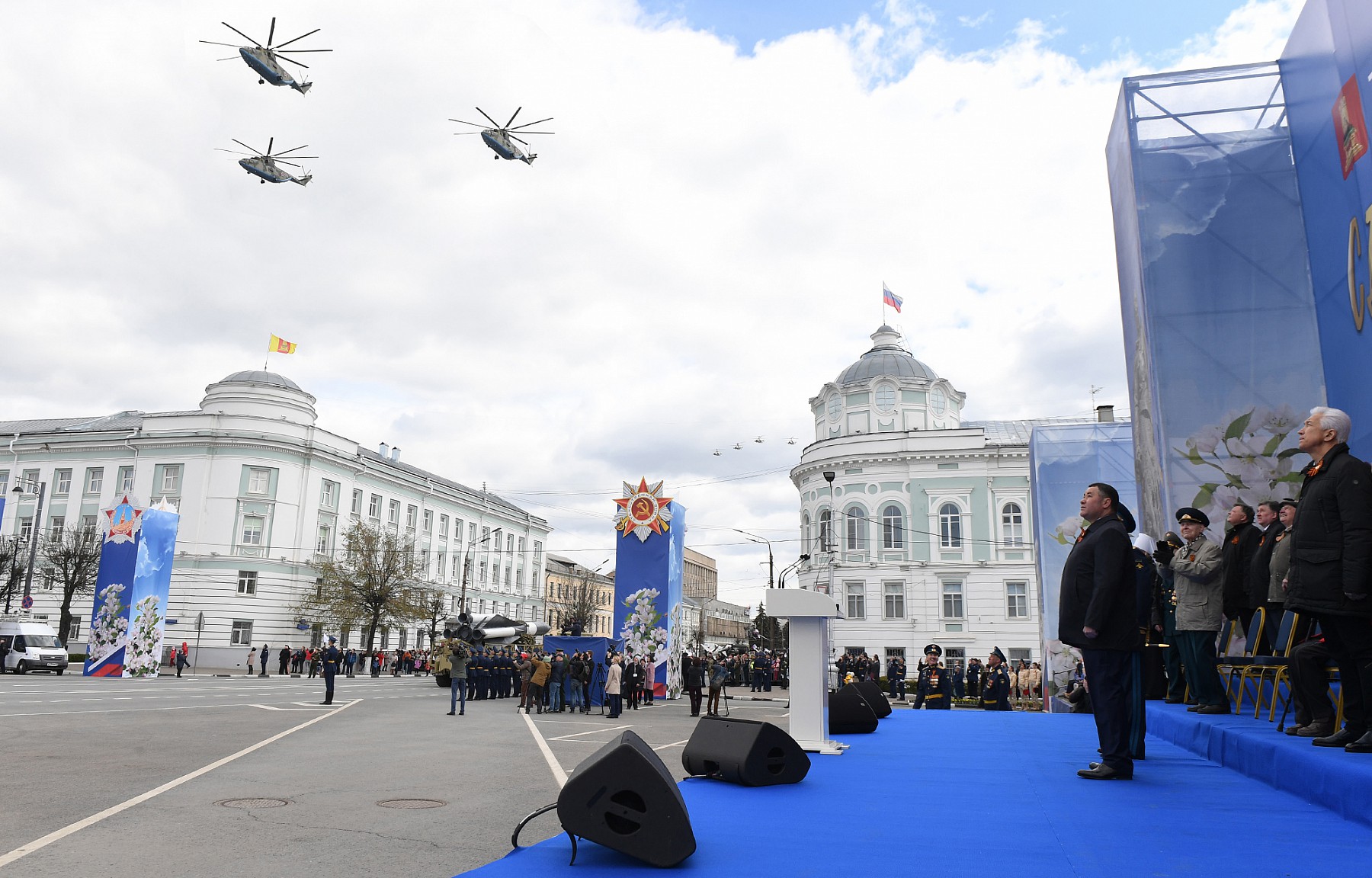 Парад победы тверь фото