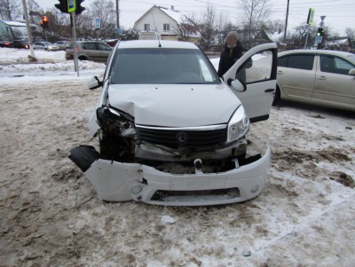 В Твери работник автомойки угнал машину босса и разбил её - Новости ТИА