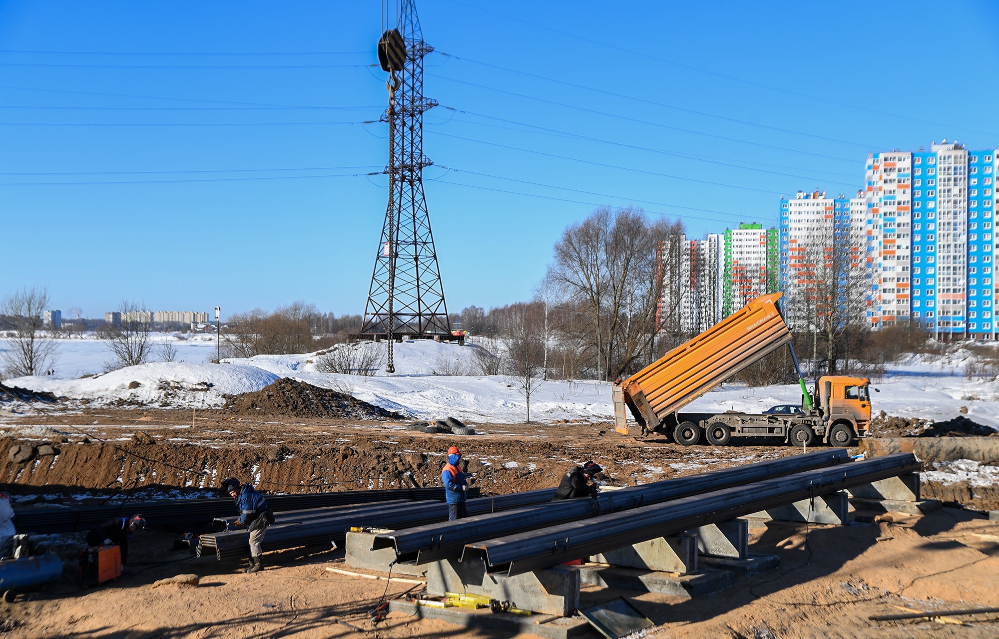 Где стройка. Западный мост в Твери. Новый мост Тверь. Стройка фото. Строительство моста.