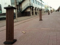 В Твери хулиганы перевернули лавки на улице Трёхсвятская - Новости ТИА
