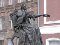 В Вышнем Волочке отреставрировали памятник Екатерине II и покрыли бронзовые скульптуры воском - Новости ТИА