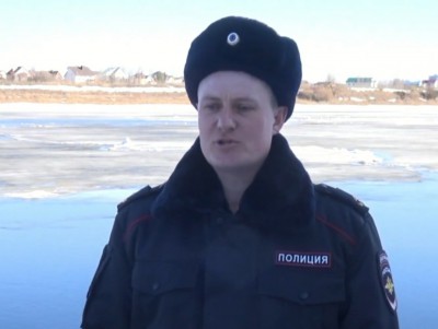 В Твери полицейский спас подростка со льдины - Новости ТИА