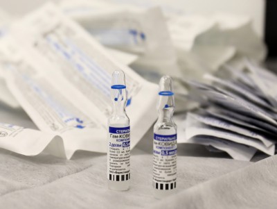 Учёные: вакцина "Спутник V" эффективна против омикрон-штамма - Новости ТИА
