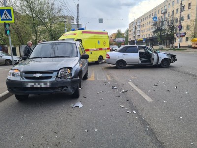 Два пожилых человека пострадали в ДТП на перекрёстке в Заволжском районе Твери - Новости ТИА