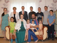 В Твери многодетную семью поздравили с праздником - Новости ТИА